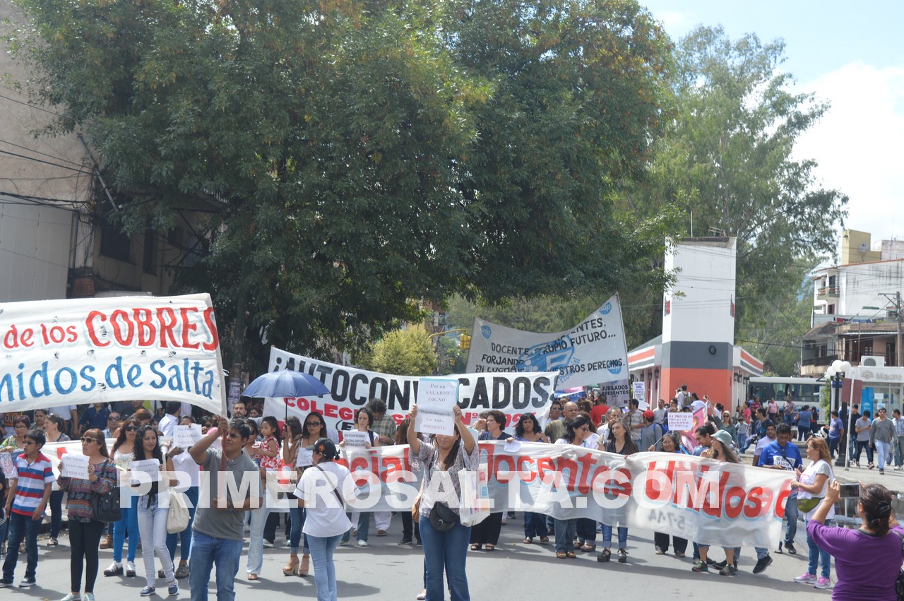 #FOTOS| En Salta el 60 % de la docencia se pronunció contra el gobierno de Macri y Urtubey